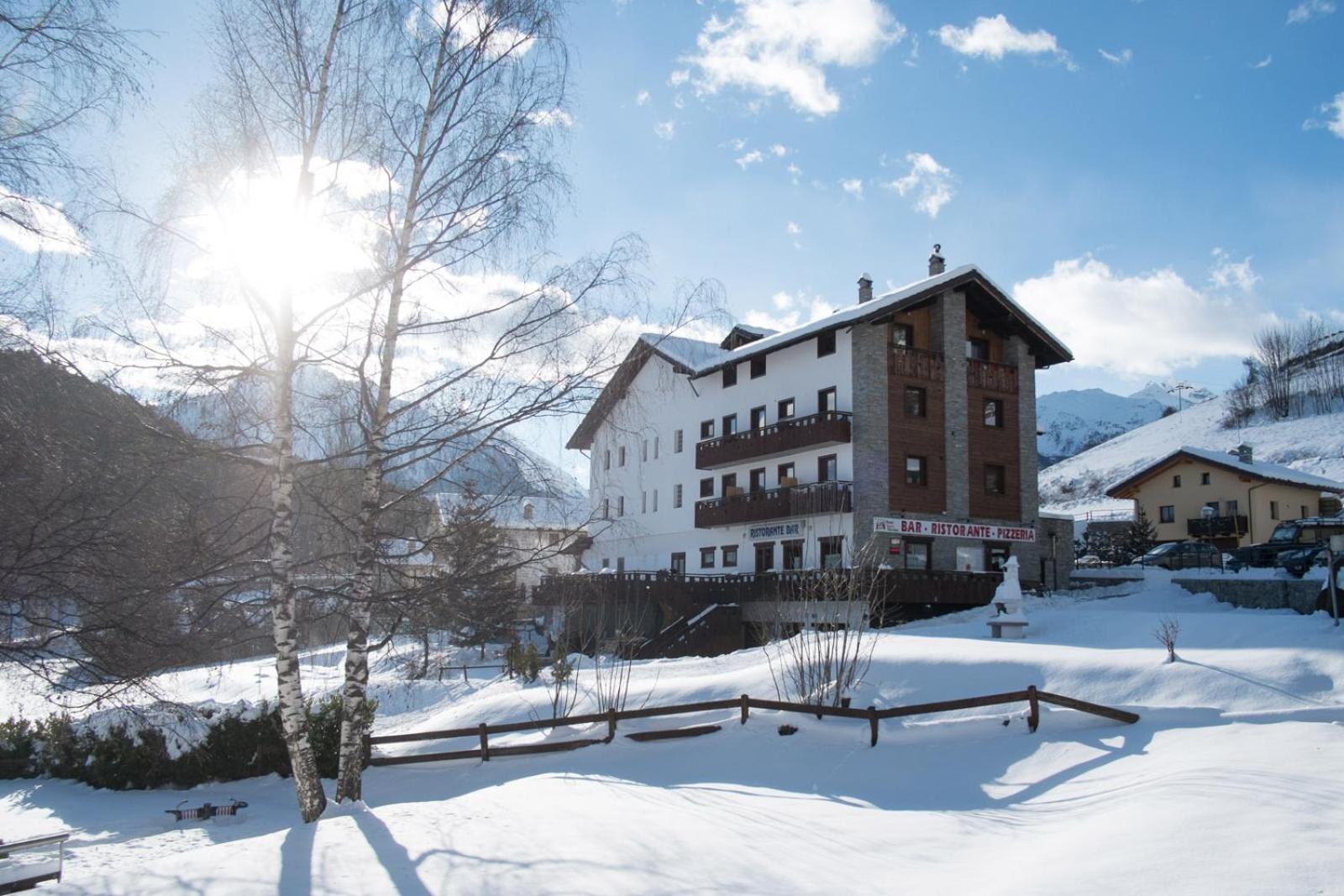 Hotel & Restaurant Saint Nicolas Gran Paradiso Exterior photo