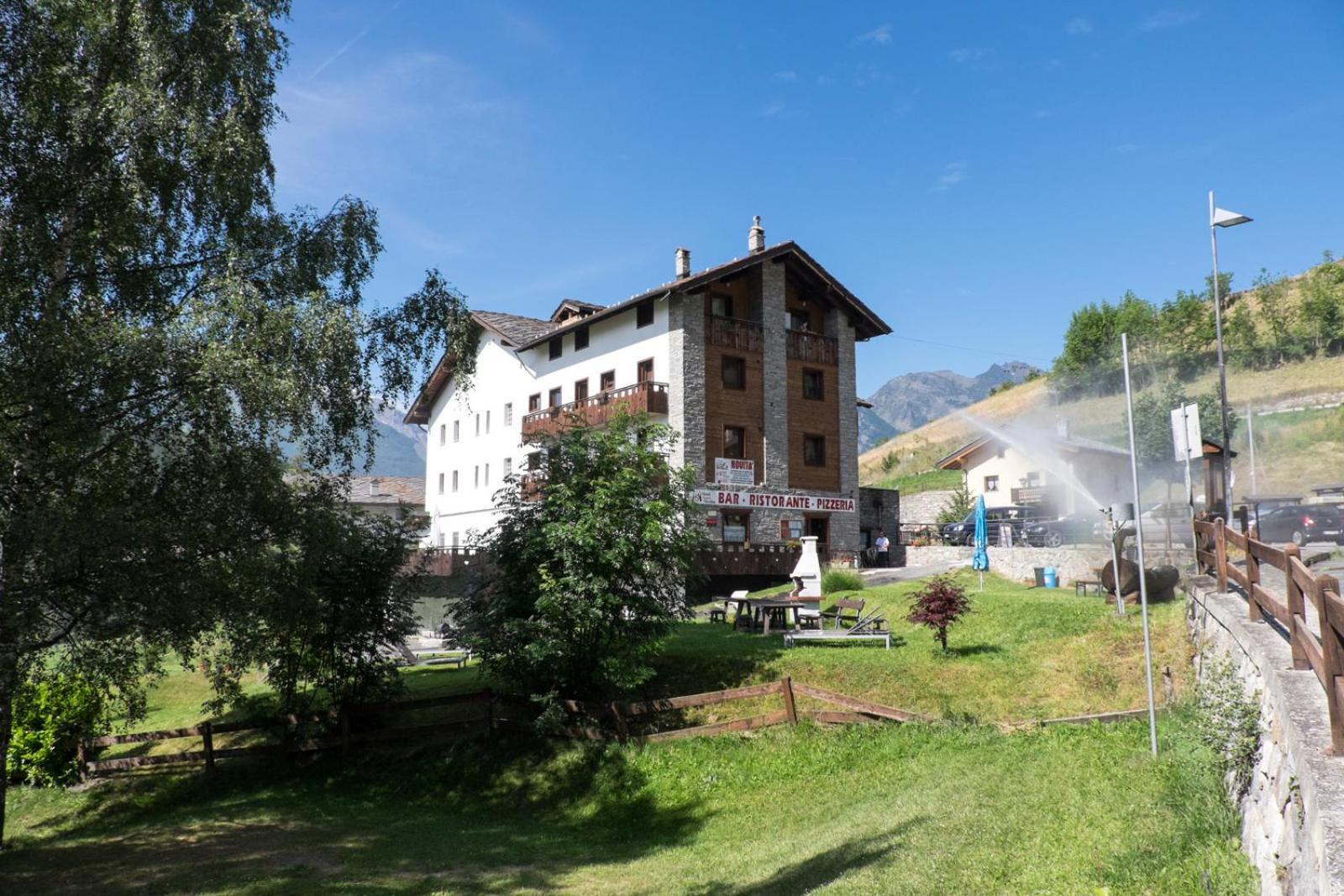 Hotel & Restaurant Saint Nicolas Gran Paradiso Exterior photo