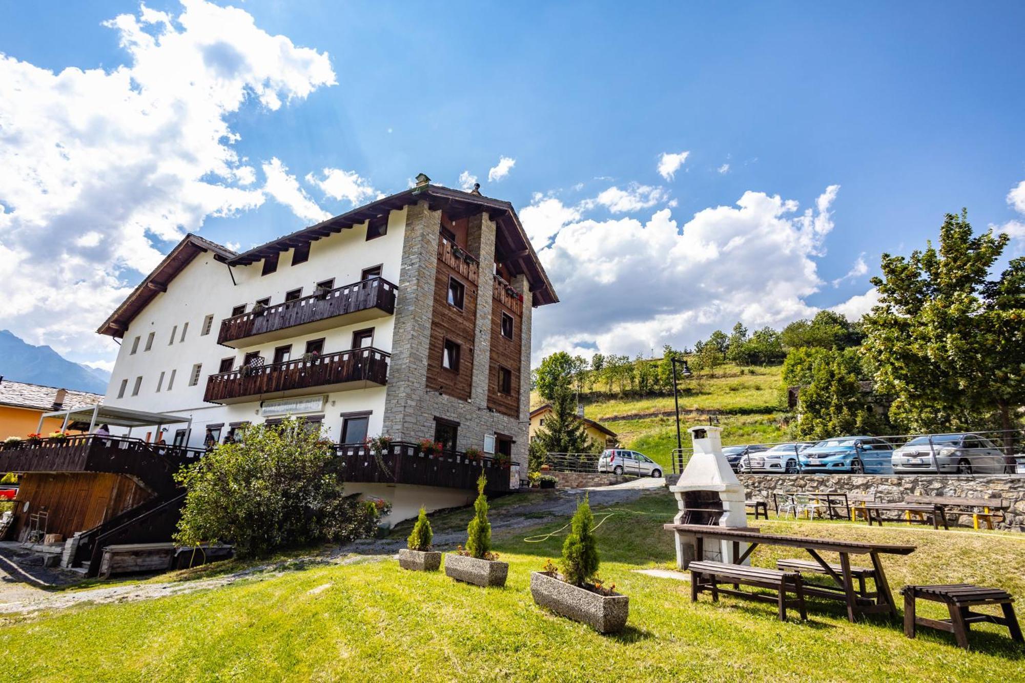 Hotel & Restaurant Saint Nicolas Gran Paradiso Exterior photo