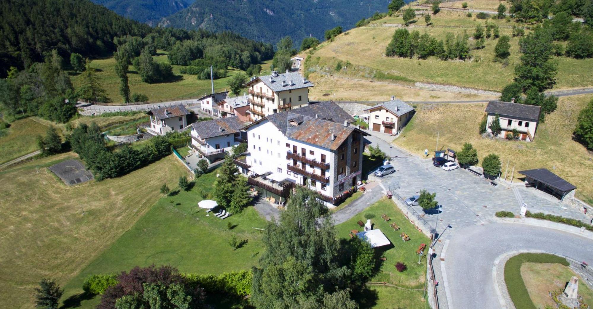 Hotel & Restaurant Saint Nicolas Gran Paradiso Exterior photo